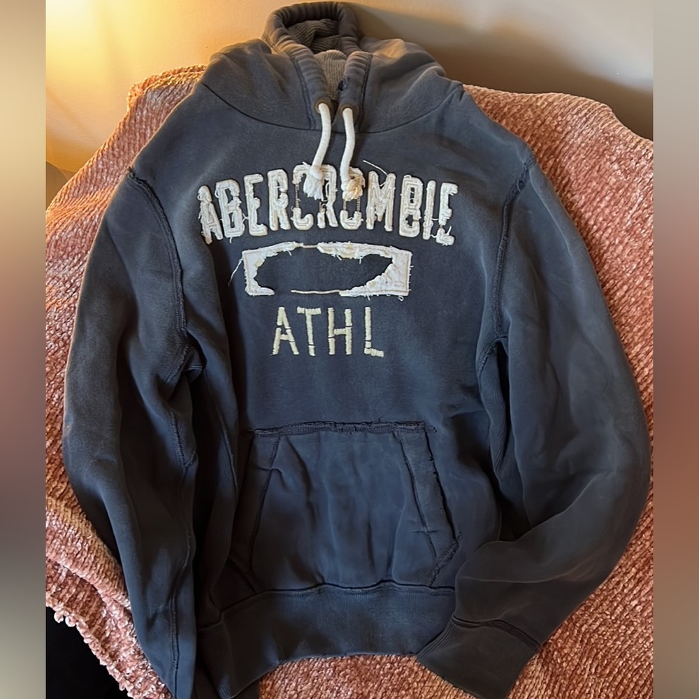 Navy Abercrombie & Fitch pullover hoodie